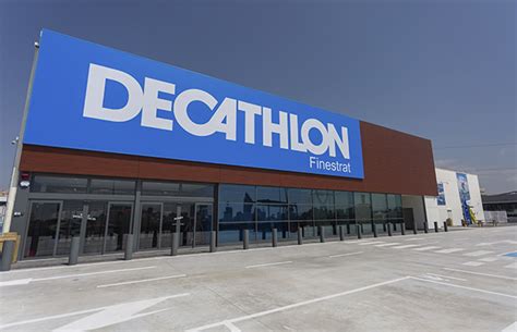 decathlon inaugura su primera tienda de gran formato en finestrat