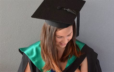 why everyone is loving this graduation photo urbanmoms