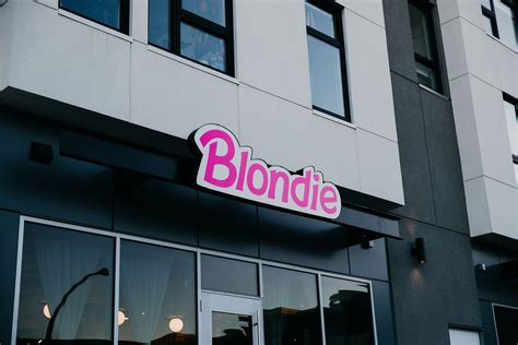 blondie salon pm signs