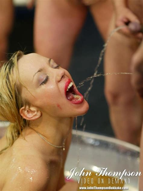 Extreme Pissing Photo Album By German Goo Girls