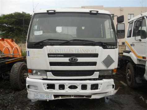 repossessed nissan trucks ud 440 6 x 4 t t 2008 on auction mc23273