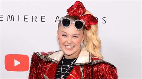 jojo siwa wears best gay cousin ever shirt receives support from