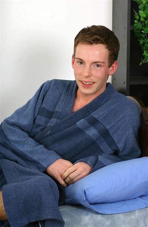 lusty twink get his blue robe off and wank on the bed ass point