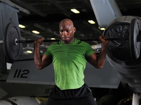 lift weights light  heavy weights  number  reps business insider