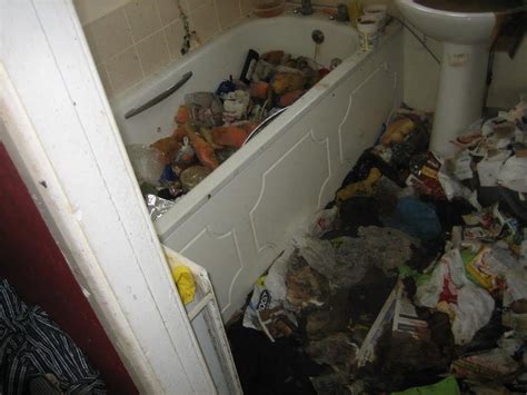 vile tenant is kicked out after ‘using bath as a toilet when bog got