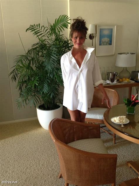 American Actress Nikki Cox Leaked Cell Phone Photos