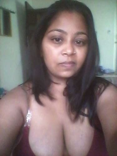 kerala desi wife taking sexy selfies showing milky boobs indian nude girls