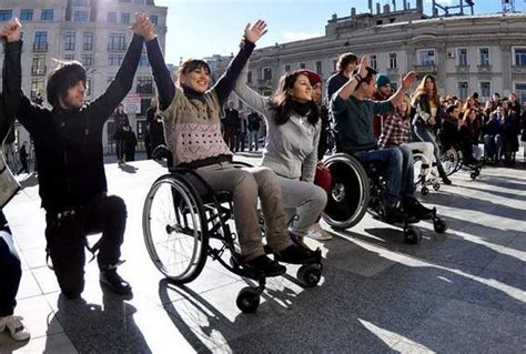 público de pessoas com deficiência quebrando barreiras