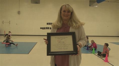 mrs karen leigh receives the west virginia elementary physical