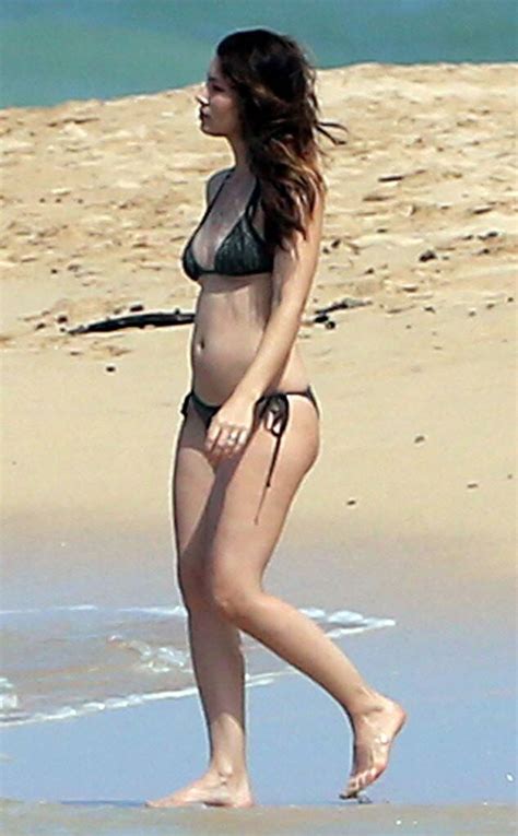 jessica biel flaunts toned physique on the beach in hawaii