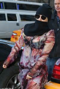 lady gaga shrouds  head  scarf  veil   steps