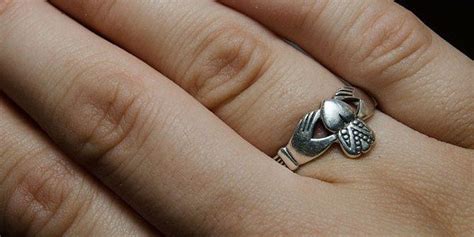 learn   wear  irish claddagh ring   irish ring