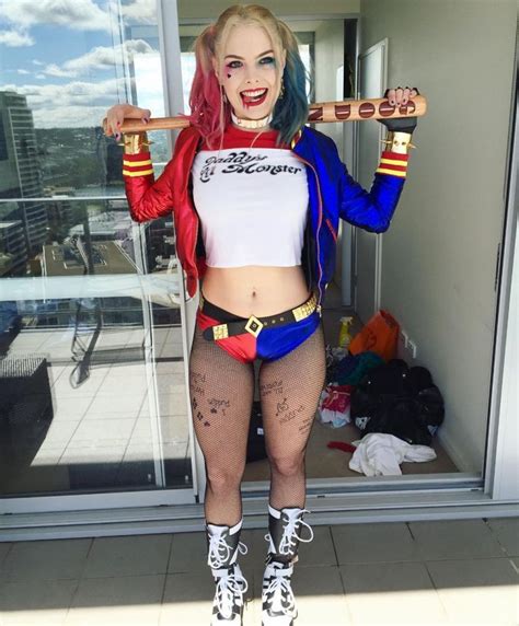 gorgeous and twisted harley quinn cosplayer looks just
