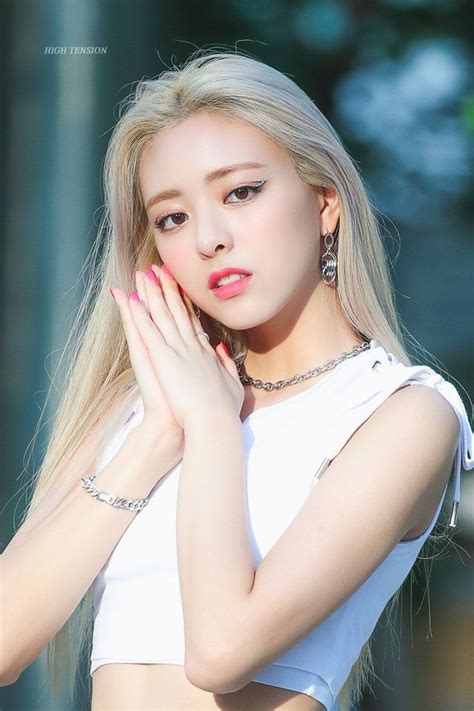 Difference In Image Of Itzy S Yuna With And Without Bangs Kpopmap