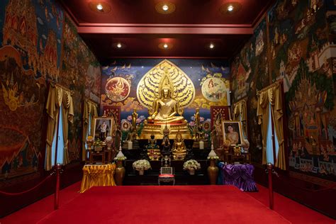 buddhistischer tempel es ist alles gold  glaenzt kathch