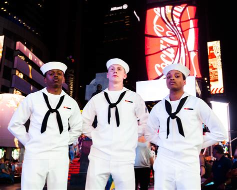 Photos Of Sailors Taking Over The City During Nyc S Fleet Week Vice