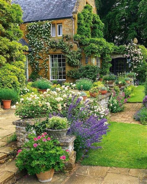 stunning cottage style garden ideas  create  perfect getaway spot backyardfarming