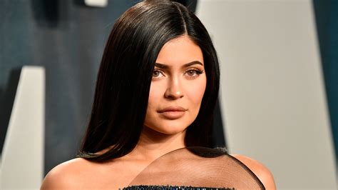 Kylie Jenner’s Instagram Update Includes A Photoshop Fail Per Tiktok