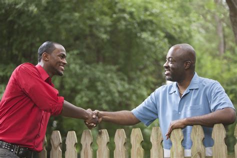 4 ways to have a good relationship with your neighbors
