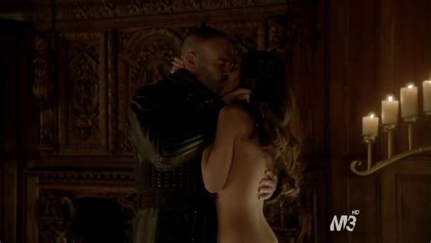 naked caitlin stasey in reign