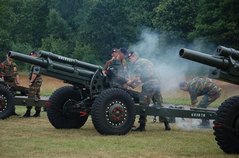 bataljon artillerie houdt generale repetitie voor saluutscho