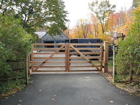 pin  margarita azalea   home driveway gate diy farm gates entrance wooden gates