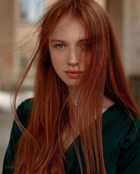 Pin By Ch De On Belle Redheads Redhead Long Hair Styles