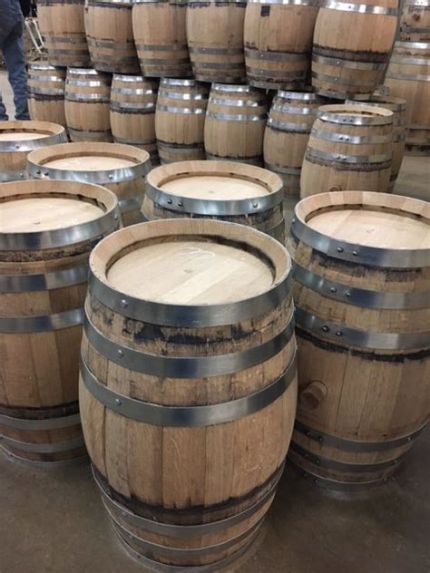 White Oak Whiskey Barrels And Oak Alternative Aging Inserts Black