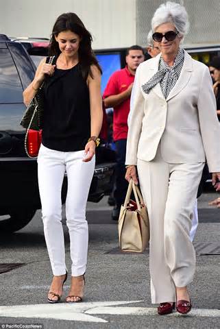 Katie Holmes Upstaged By Mother Kathleen As She Jets To
