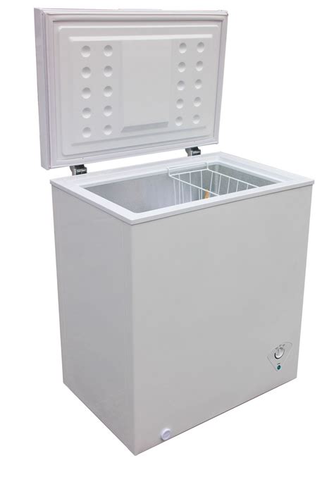 Freezers Arctic King 5 0 Cu Ft Chest Freezer In White With Free Appliances