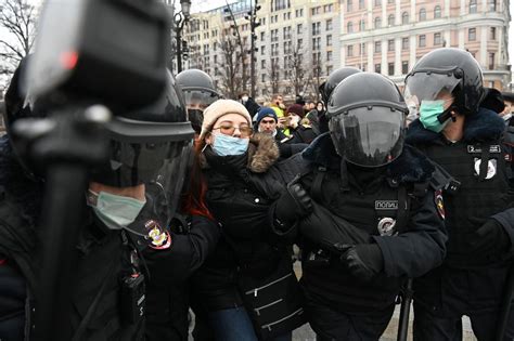 Over 3 400 Arrested At Russia Protests Demanding Alexey Navalny S