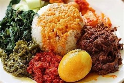 Nasi Rendang Padang Steamed Rice With Beef Rendang And Vegetables