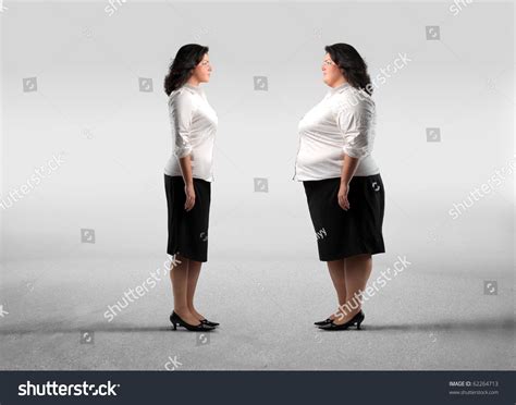 fat woman standing front her thinner stok fotoğrafı Şimdi düzenle
