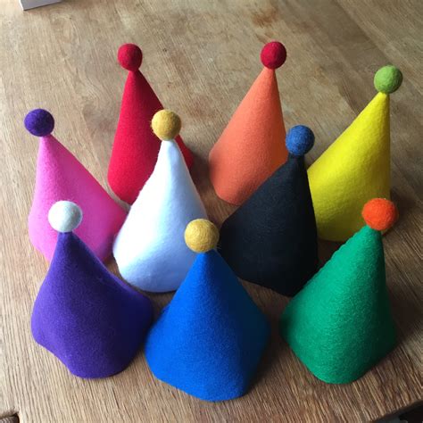 simple diy felt party hats luftmensch designs