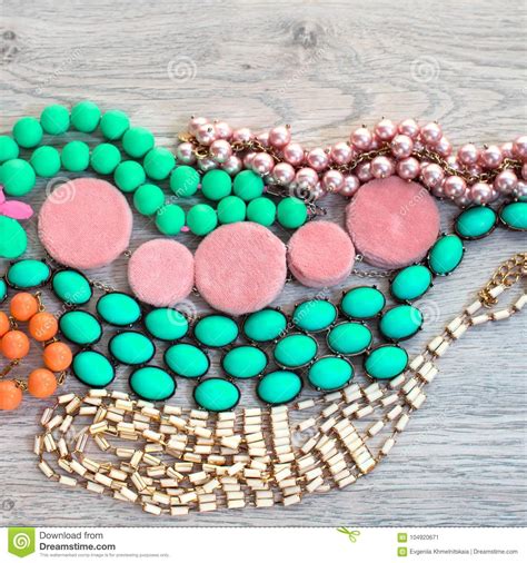 set  vintage costume jewellery beads necklaces bracelets scarf