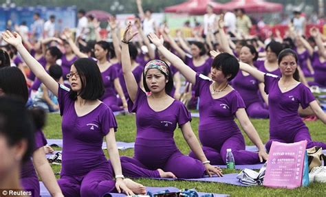 505 pregnant women set guinness world record for largest prenatal yoga