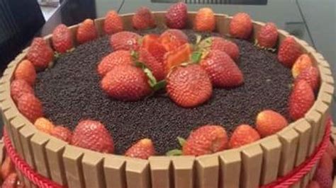 kitkat chocolate cake     dreamed    huffpost uk life