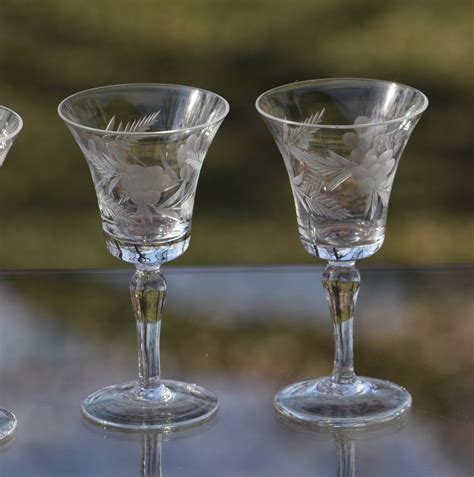 Vintage Etched Wine Cordials Glasses Set Of 4 Circa 1950 2 Oz