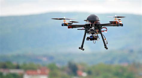 drone forstyrrede  flys indflyvning til aalborg lufthavn insideflyer dk