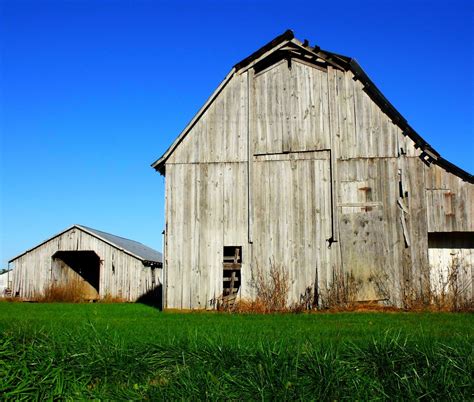 white barn  photo  freeimages