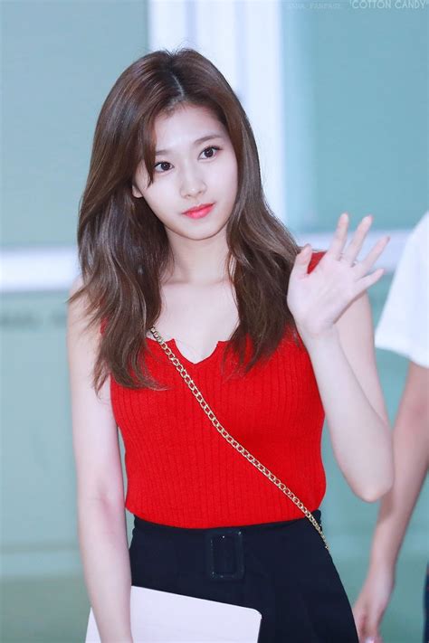 12 Times Twice S Sana Proved That She S The Queen Of Sexy Shoulders