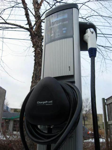 dte energy consumers energy pledge  fast charging stations