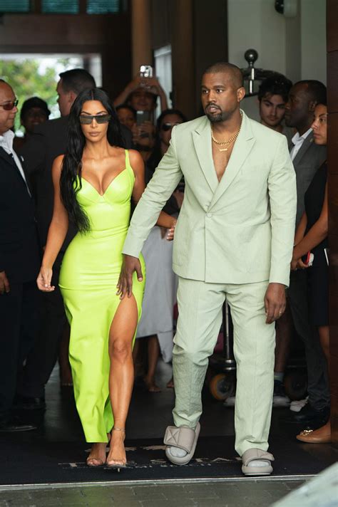 Kim Kardashian Entrance To The Versace Mansion For 2 Chainz Wedding