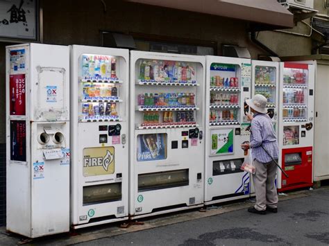 convenience  vending machines  japanarab news japan