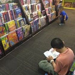fully booked bookstores  street alabang town center commerce avenue muntinlupa city