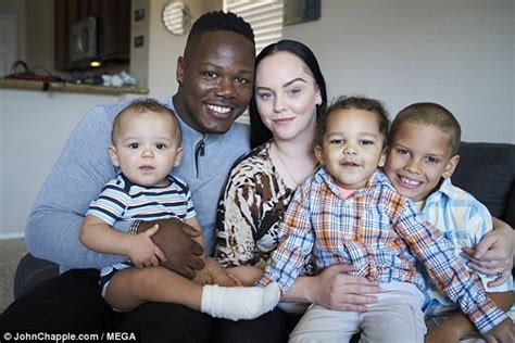 californian surrogate mother realized one of the twins she