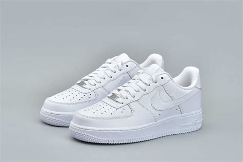 classic  white nike air force    whiteout af favsolecom