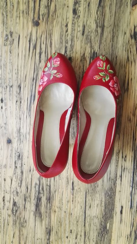 goralskie malowanki czerwone swarne buty