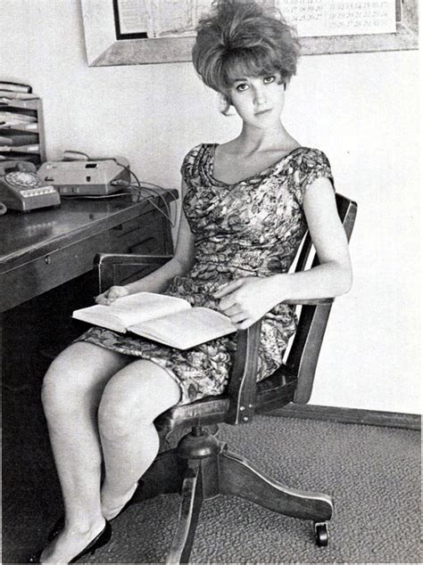37 Vintage Portrait Photos Of Sexy Secretaries In The