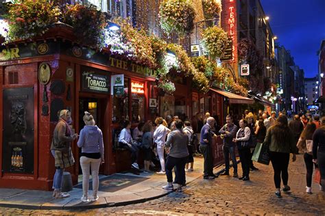 temple bar area  night  dublin pictures ireland  global geography
